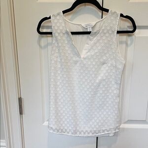 Market & Spruce White Textured Sleeveless Blouse